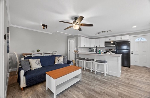Galveston House | Cozy Cottage w/Gorgeous Views - Near the beach!