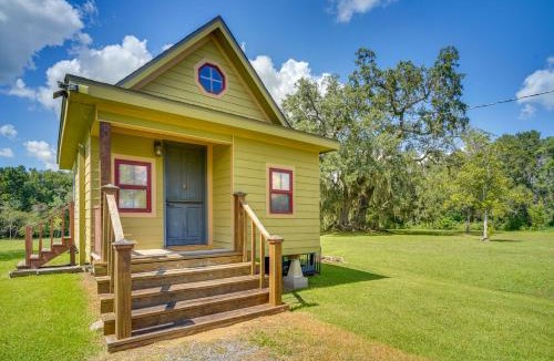 Iberia Parish Apartment | Cozy Couple’s Retreat w/Porch on Bayou Teche!