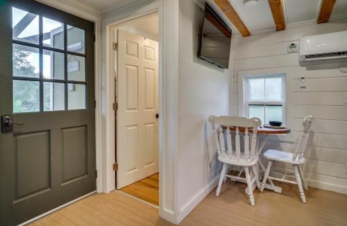 Iberia Parish Apartment | Cozy Couple’s Retreat w/Porch on Bayou Teche!