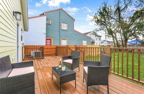Saint Thomas Development House | Cozy Creole Cottage
