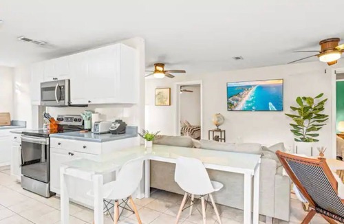 Niceville House | Cozy dog-friendly stay near white sandy beaches!
