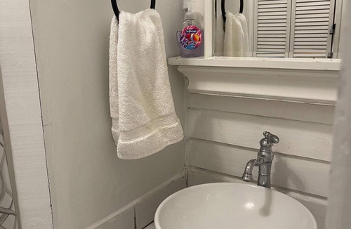 Freetown - Port Rico Apartment | Cozy Downtown Retreat | Bright 1BR w/Parking & Workspace