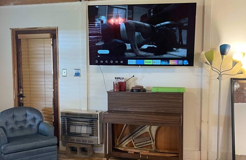 Freetown - Port Rico Apartment | Cozy Downtown Retreat | Bright 1BR w/Parking & Workspace