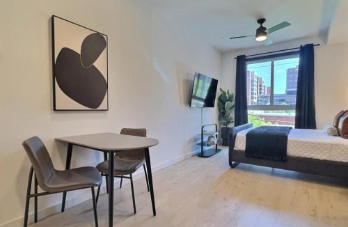 Five Points South Apartment | Cozy Downtown Spot, Gym, 5 min to Hospital) for field
