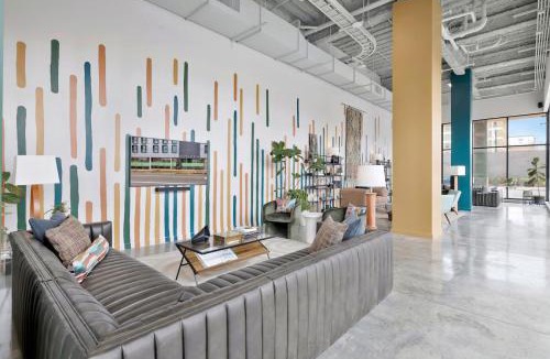 Five Points South Apartment | Cozy Downtown Spot, Gym, 5 min to Hospital) for field