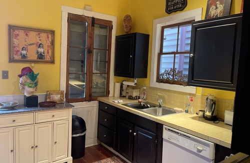 French Quarter House | Cozy FQ 3b home, late 1700's Creole Cottage in the heart of the French Quarter.