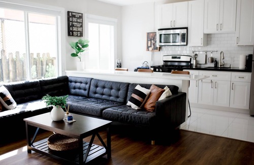 Sailboat Bend Apartment | Cozy - full kitchen & 10ft island - 1.2G Wifi