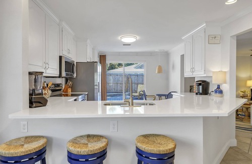 Bid-a-wee Beach House | Cozy Gem Hideaway! Private Beach within 2 mins!