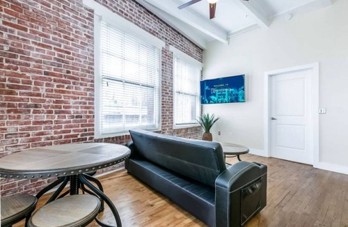 Central Business District Hotel | Cozy Gorgeous Condo - Walk to Bourbon and FQ