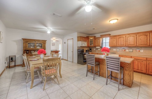 Livingston House | Cozy Home 10 min to Casino. Close to lke Donna,restnts and lke tombigbee.