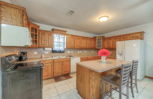 Livingston House | Cozy Home 10 min to Casino. Close to lke Donna,restnts and lke tombigbee.