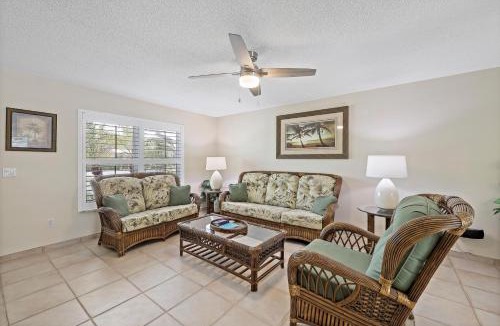 Marco Island House | Cozy home with sunroom, pool and steps to beach