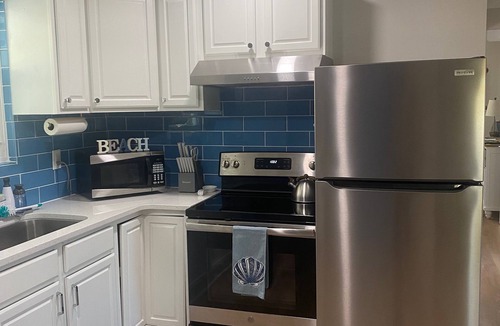 Riviera Beach House | Cozy House, Walk to Beach 🏖️ Large Deck w/Corn Hole & Sandbox 🪣 Pet Friendly🐶