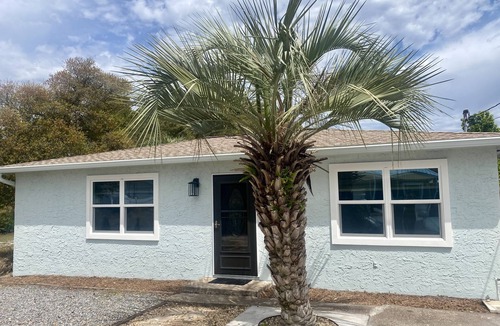 Riviera Beach House | Cozy House, Walk to Beach 🏖️ Large Deck w/Corn Hole & Sandbox 🪣 Pet Friendly🐶
