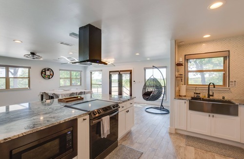 Weston House | Cozy Interior + Lake View: McKinney Ranch Home!
