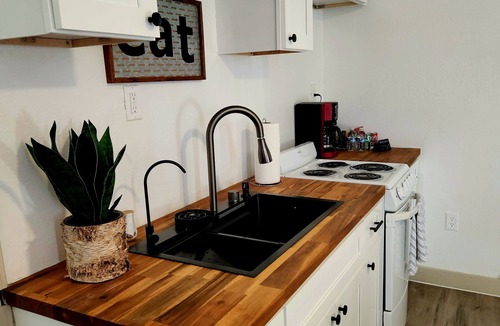 Orlando Apartment | Cozy KING bed Guest Suite in sunny Orlando Fl, near Universal and Disney