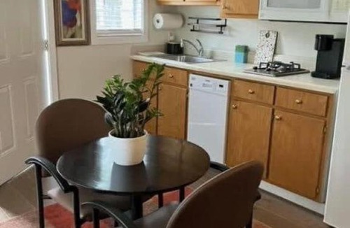 Freetown - Port Rico Apartment | Cozy Lafayette Apartment Free Parking Kitchen & Family Friendly