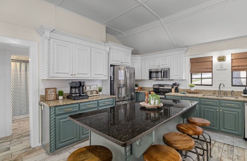 Muscle Shoals House | Cozy Lakefront Near RTJ Golf w Lift + Pet Friendly