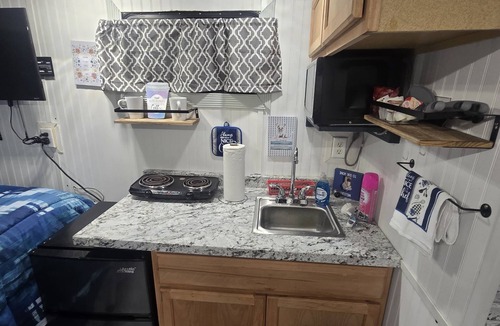 East Tampa House | Cozy little camper