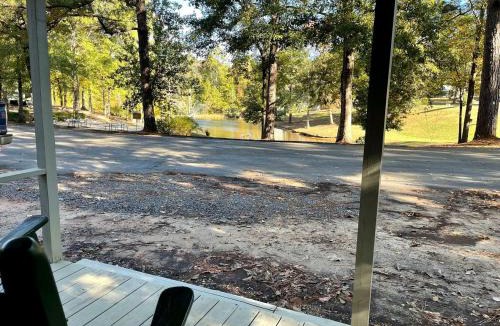 Zwolle House | Cozy Loft Cabin with Private Pond Views Near Zwolle, Louisiana