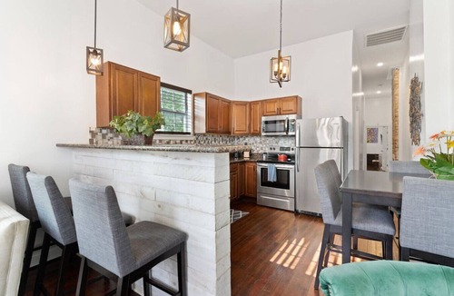 Tulane - Gravier House | Cozy Mid-City Cottage | Outdoor Patio w/Backyard