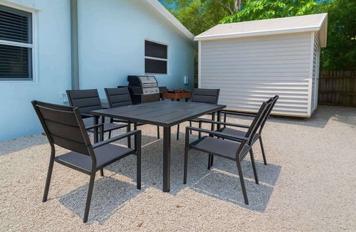 Riverside Park Apartment | Cozy Minimalist 2BR Near Las Olas w/Patio +Parking