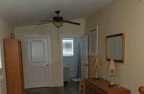 Mount Pleasant House | Cozy, modern 2 bedroom, 2 bath cottage