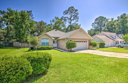 Brent House | Cozy-Modern Pensacola Home Large Yard, Grill