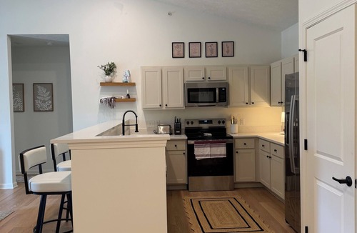 Starkville Condo | Cozy newly renovated 3 bedroom condo! Only 12-15 min walk to campus.
