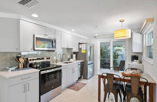 Anna Maria Condo | Cozy North end hideaway! 5-min walk to beautiful white sand beach at Bean Point.