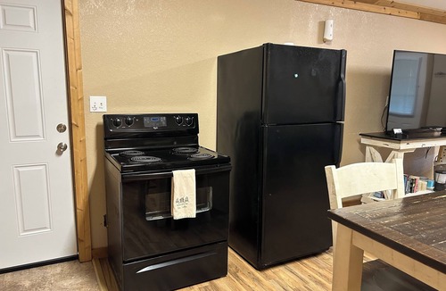 Anacoco Cabin | Cozy one bedroom cabin with lake view-South Toledo Bend