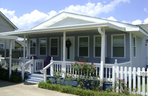 Bay St Louis Cottage | Cozy, Quiet, Central, Live like a local, Cottage Experience, Spring and Summer!