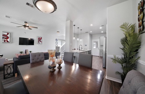 Conroe House | Cozy Retreat home in the Heart of Conroe