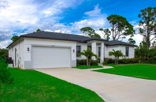 South Gulf Cove House | Cozy Retreat in Port Charlotte