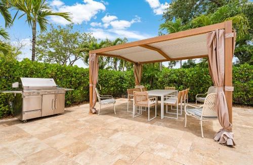 Miami Springs House | Cozy Retreat- Miami Springs Gem Pool & Grill