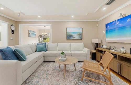 Miami Springs House | Cozy Retreat- Miami Springs Gem Pool & Grill