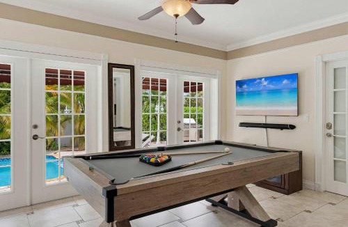 Miami Springs House | Cozy Retreat- Miami Springs Gem Pool & Grill