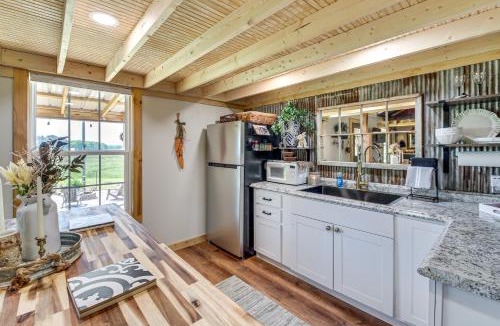 Curtis Apartment | Cozy Retreat w/Ponds, Kayaks & Fire Pit