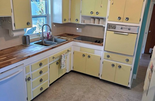 Disston Heights House | Cozy Retro 2BR Getaway in St. Petersburg - Near Beaches & Downtown