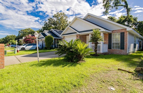 Northwest Pensacola House | Cozy & Spacious 4 bdrm Cottage in Pensacola