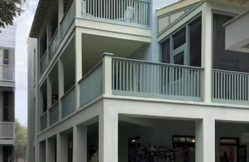 Seaside Apartment | Cozy studio in the heart of Seaside walking distance to the beach