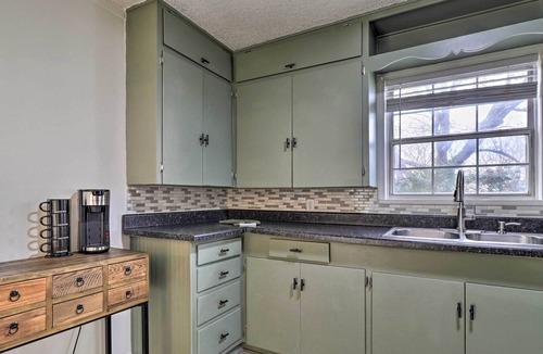 Temple Cottage | Cozy Temple Cottage w/ Private Backyard!