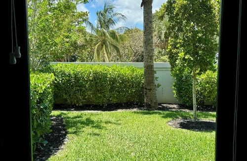 Juno Beach House | Cozy Townhome in Paradise , 5 mins to the beach.