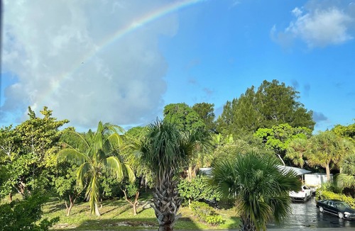 Juno Beach House | Cozy Townhome in Paradise , 5 mins to the beach.