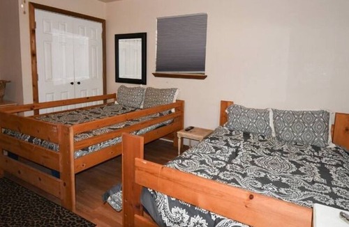 Vian Cabin | Cozy Treehouse Retreat-1 Bedroom and a loft. Your get away among the trees.