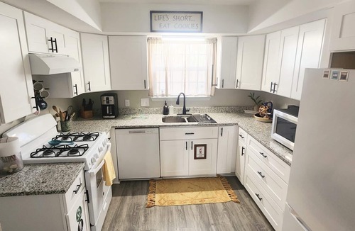 Wright House | Cozy two story townhome, only 5 min away from Beautiful Emerald Coast.