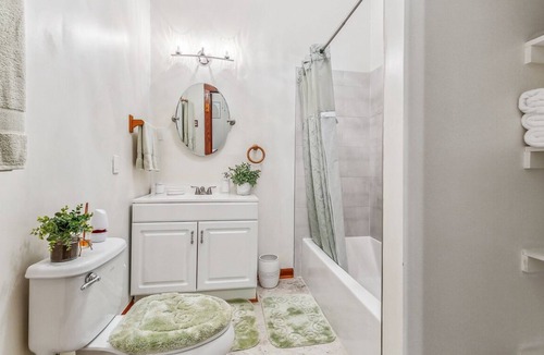 Irish Channel House | Cozy uptown New Orleans single property located near great amenities.