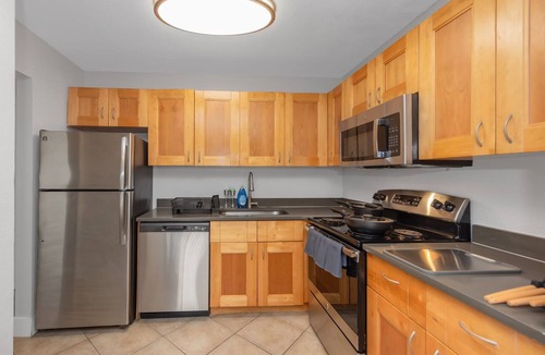 Beach Park Apartment | Cozy Urban Escape on Kennedy