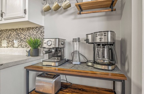 West Pensacola House | Cozy Urban Retreat Near Beaches & Downtown