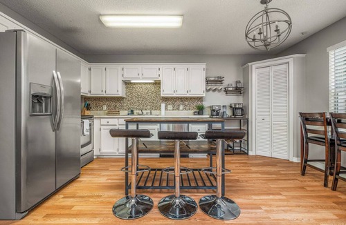 Myrtle Grove House | Cozy Urban Retreat